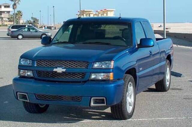 640px-2003-Silverado-SS