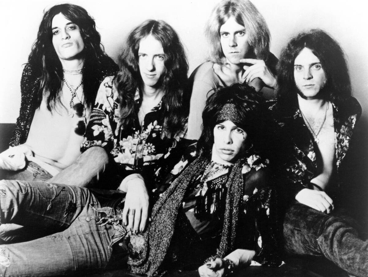 Photo of AEROSMITH and Joe PERRY and Tom HAMILTON and Steven TYLER and Brad WHITFORD and Joey KRAMER
