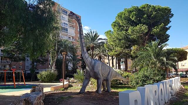 Brachiosaurus_en_el_parque_Sauces_(20211103_113859)