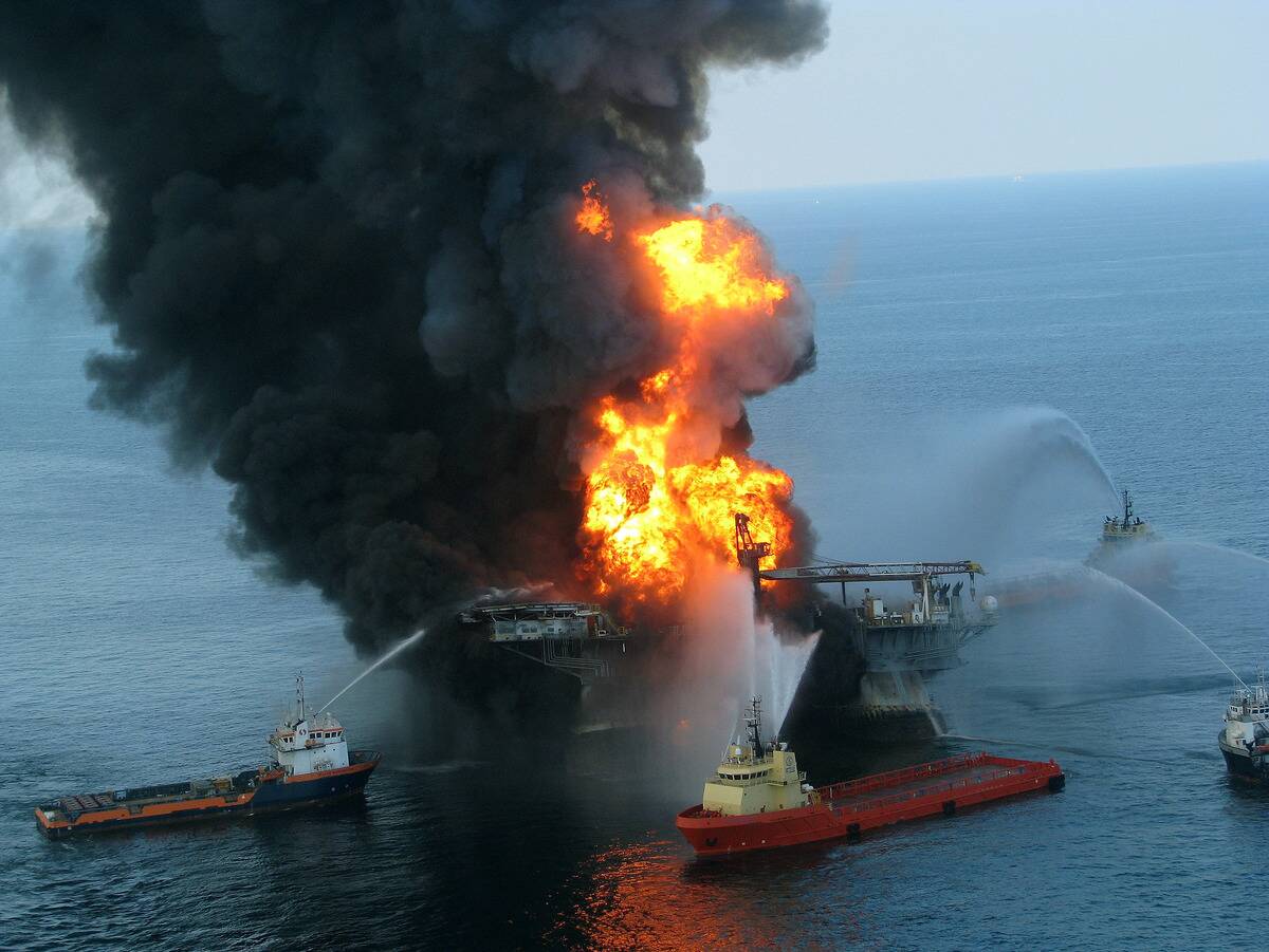 Coast Guard Attempts Burning Off Oil Leaking From Sunken Rig