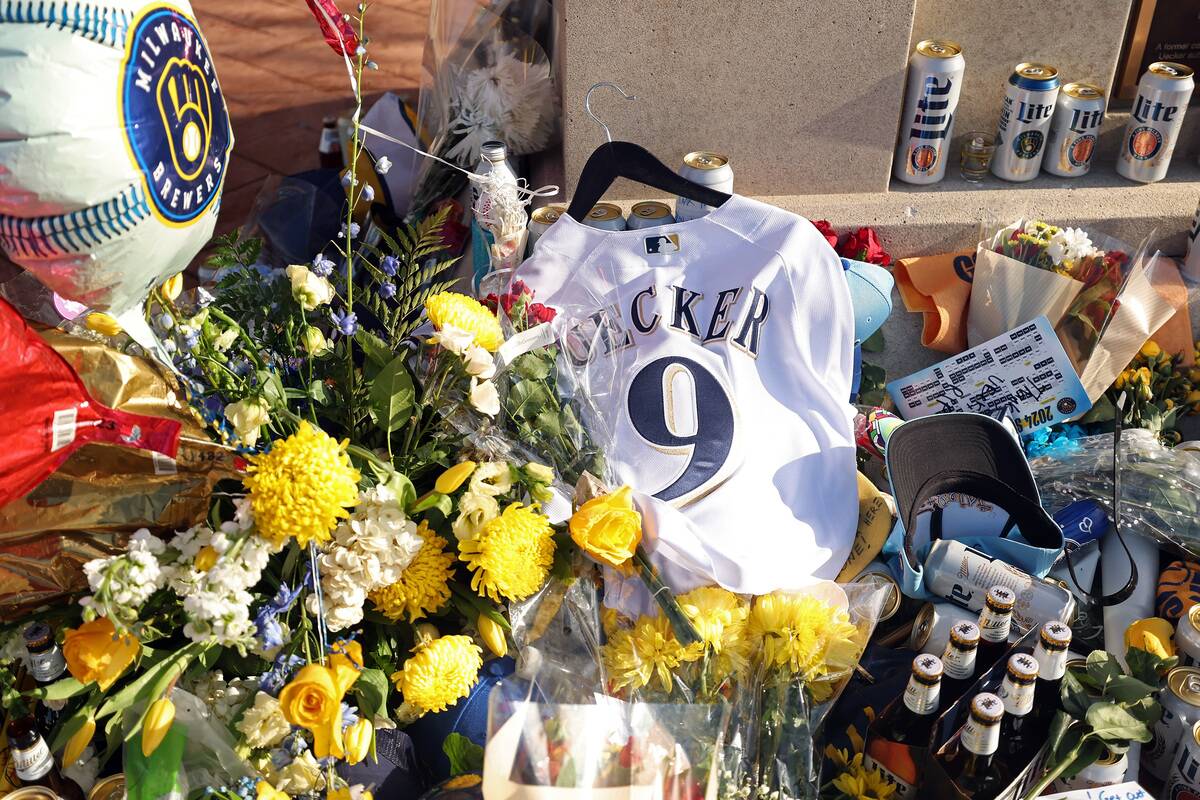 Fans Remember Milwaukee Brewers Broadcaster Bob Uecker