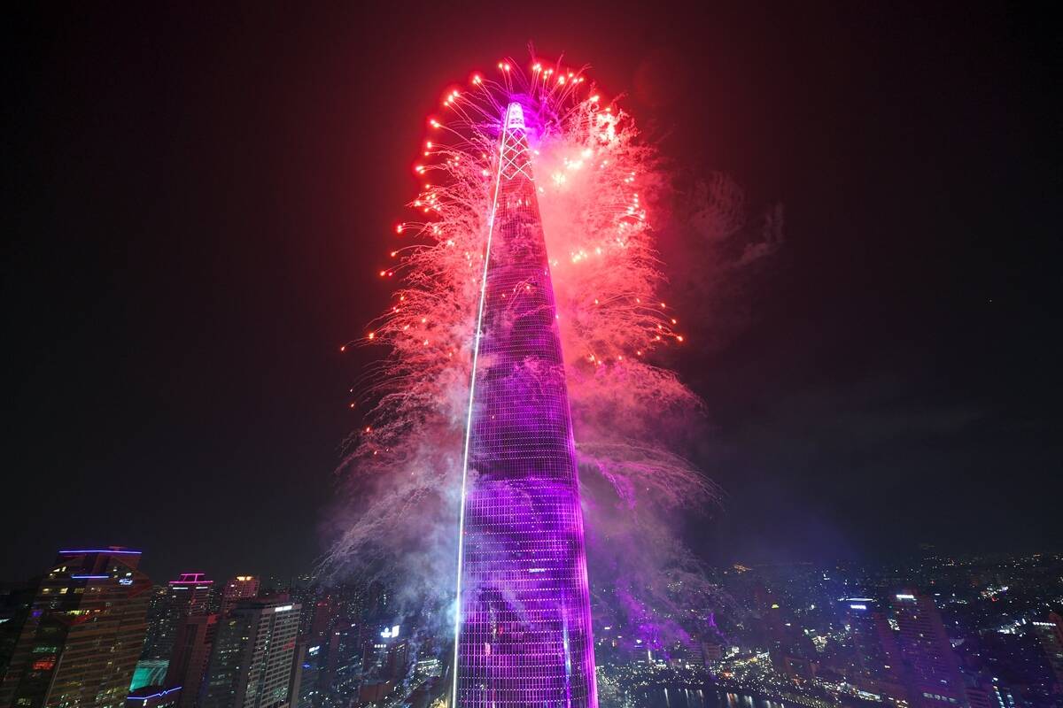 TOPSHOT-SKOREA-ECONOMY-LOTTE TOWER