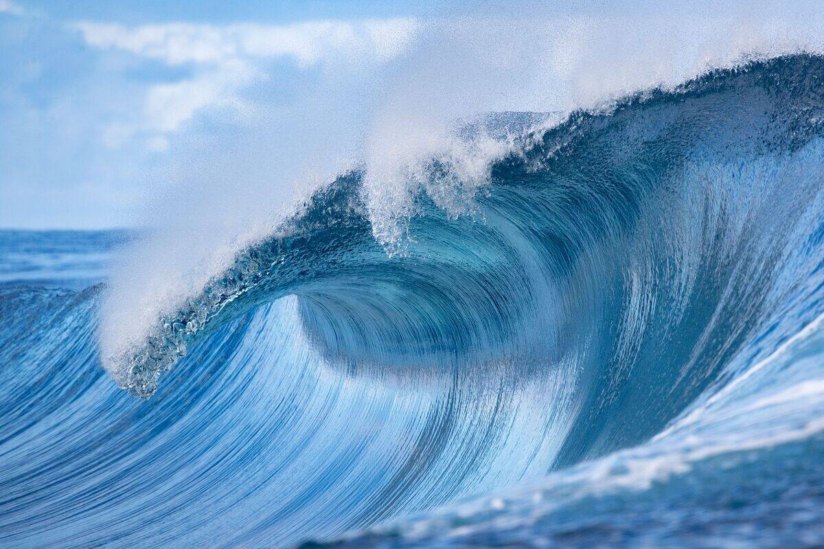 TOPSHOT-TAHITI-ENVIRONMENT-OCEAN-WAVE