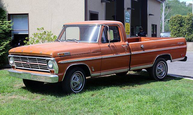 1969_Ford_F-100_Ranger_390,_front_left