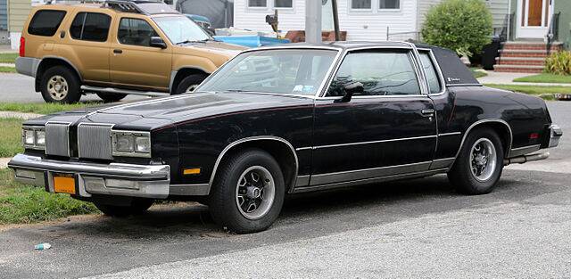 1980_Oldsmobile_Cutlass_Supreme_coupé_in_black