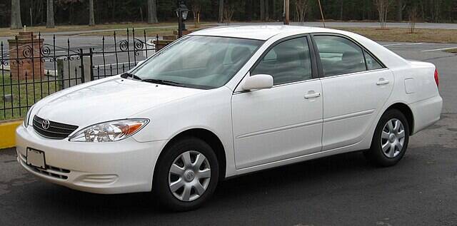 2002-04_Toyota_Camry_LE