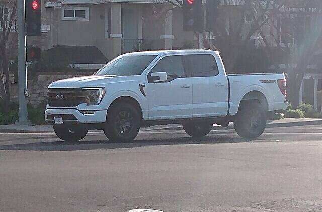 2021_Ford_F-150_Lariat