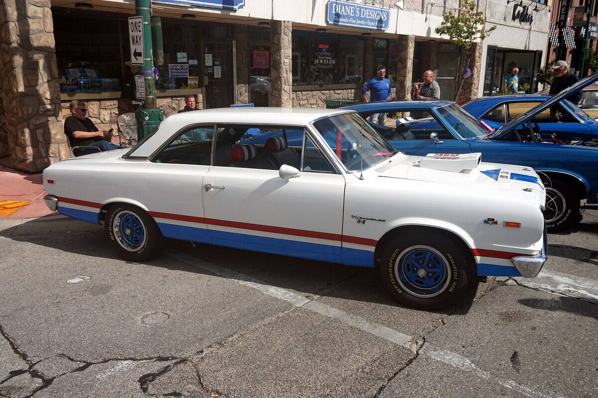 2022_Downtown_West_Allis_Classic_Car_Show_037_(1969_Rambler_S-C)