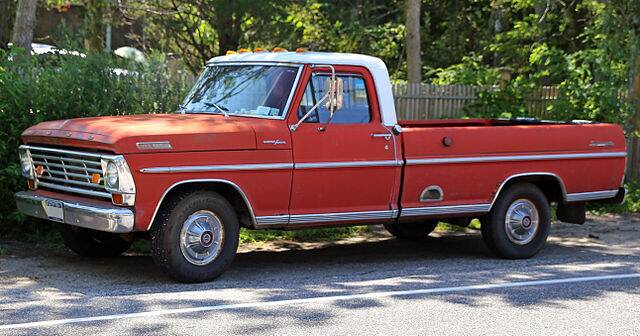 640px-1967_Ford_F-100_Ranger_Camper_Special