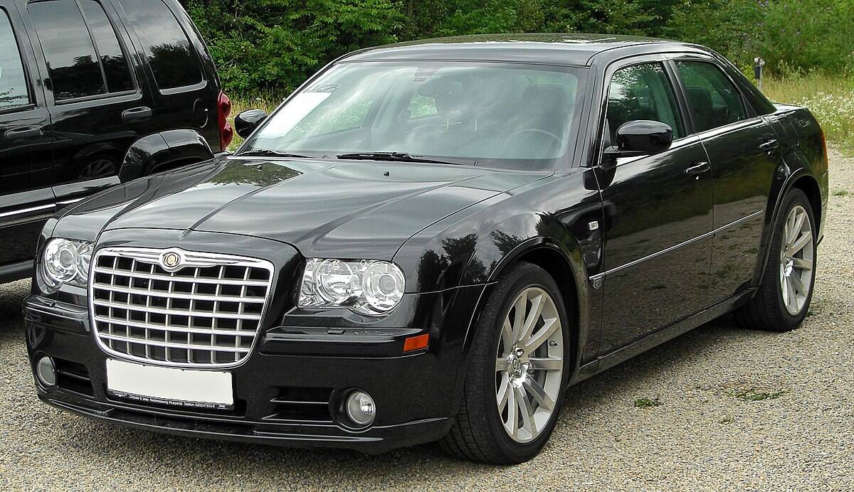 Chrysler_300C_SRT8_6.1