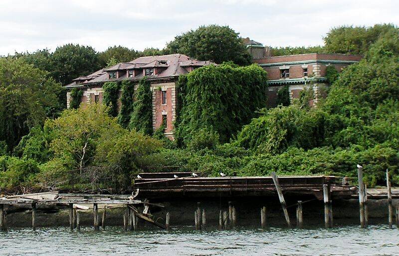 Riverside_Hospital_North_Brother_Island_crop