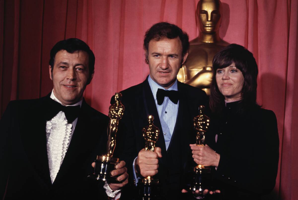 Actors Holding Oscar Awards