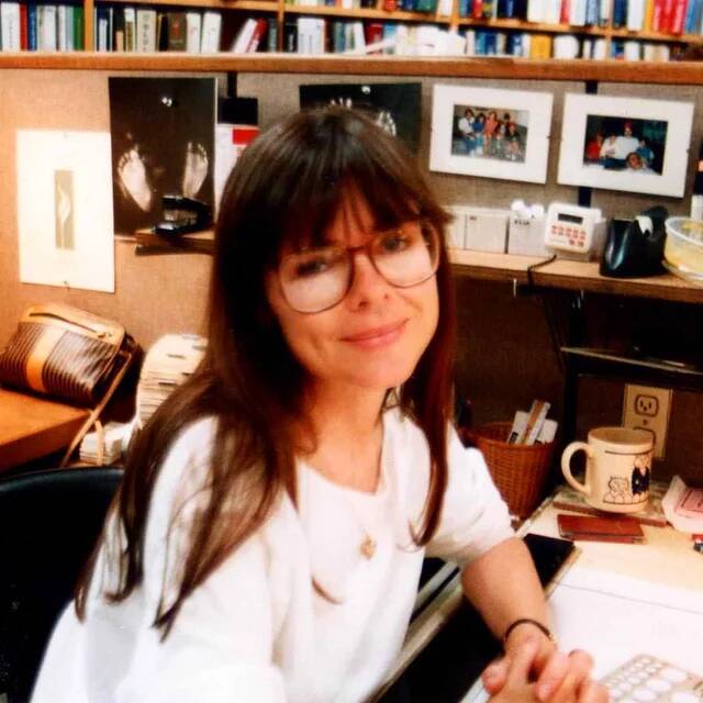 at-my-desk-hardly-working-1992-2019-v0-2jxifcybyjye1