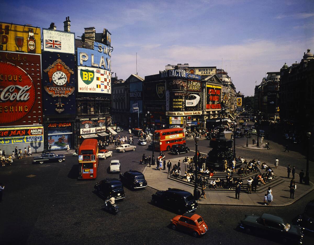 Citizens and Traffic at Piccadilly Circus