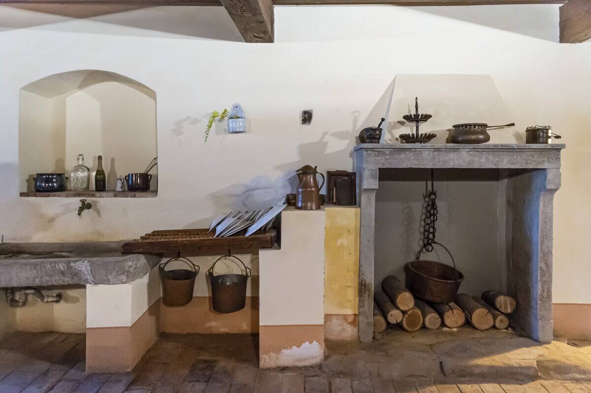 Dal verme castle: kitchen, zavattarello, Italy