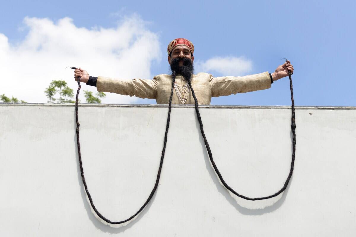 INDIA-ART-MOUSTACHE-LONGEST