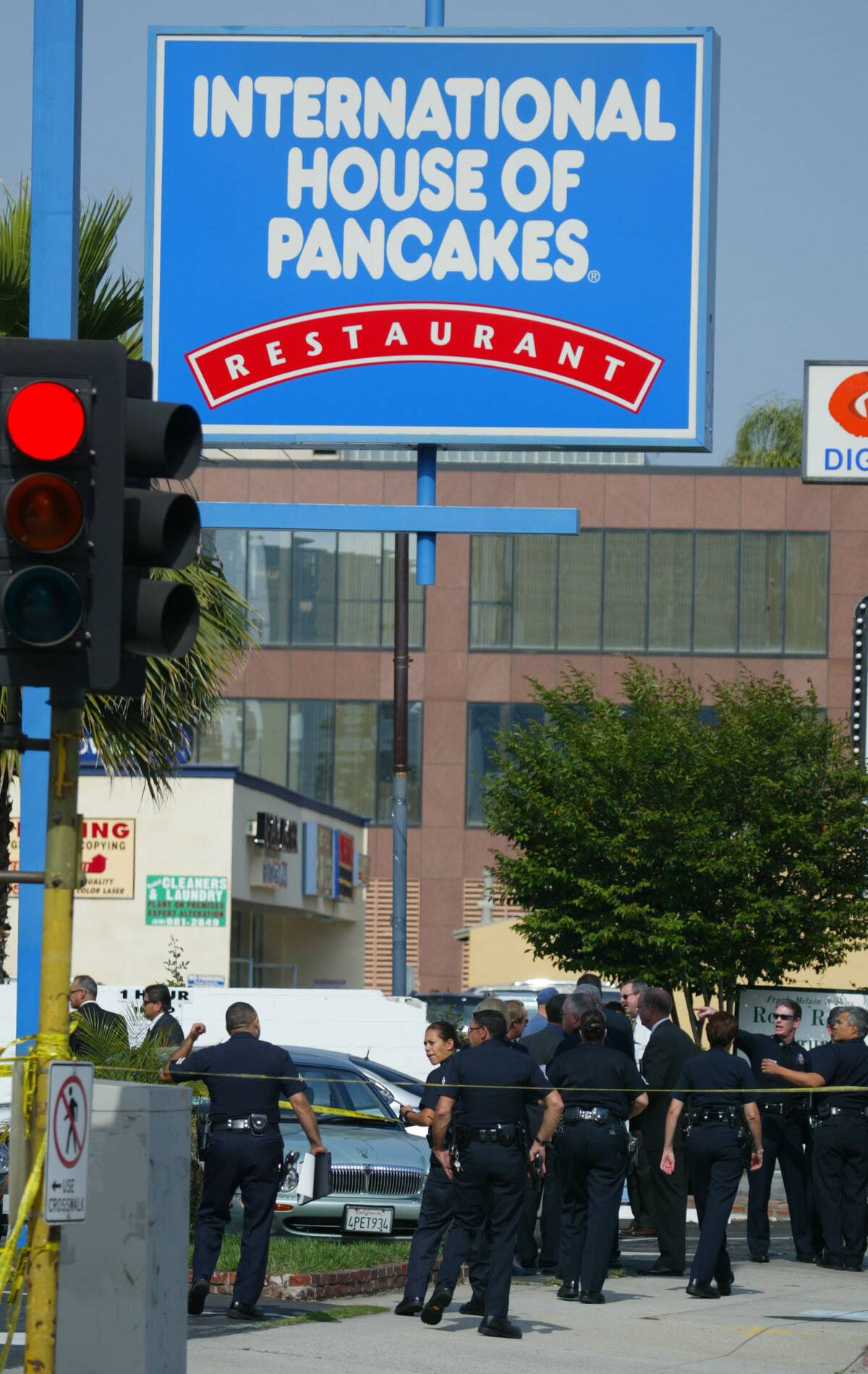 Los Angeles Police oficers at the scene where undercover officers shot and killed a robery suspect i