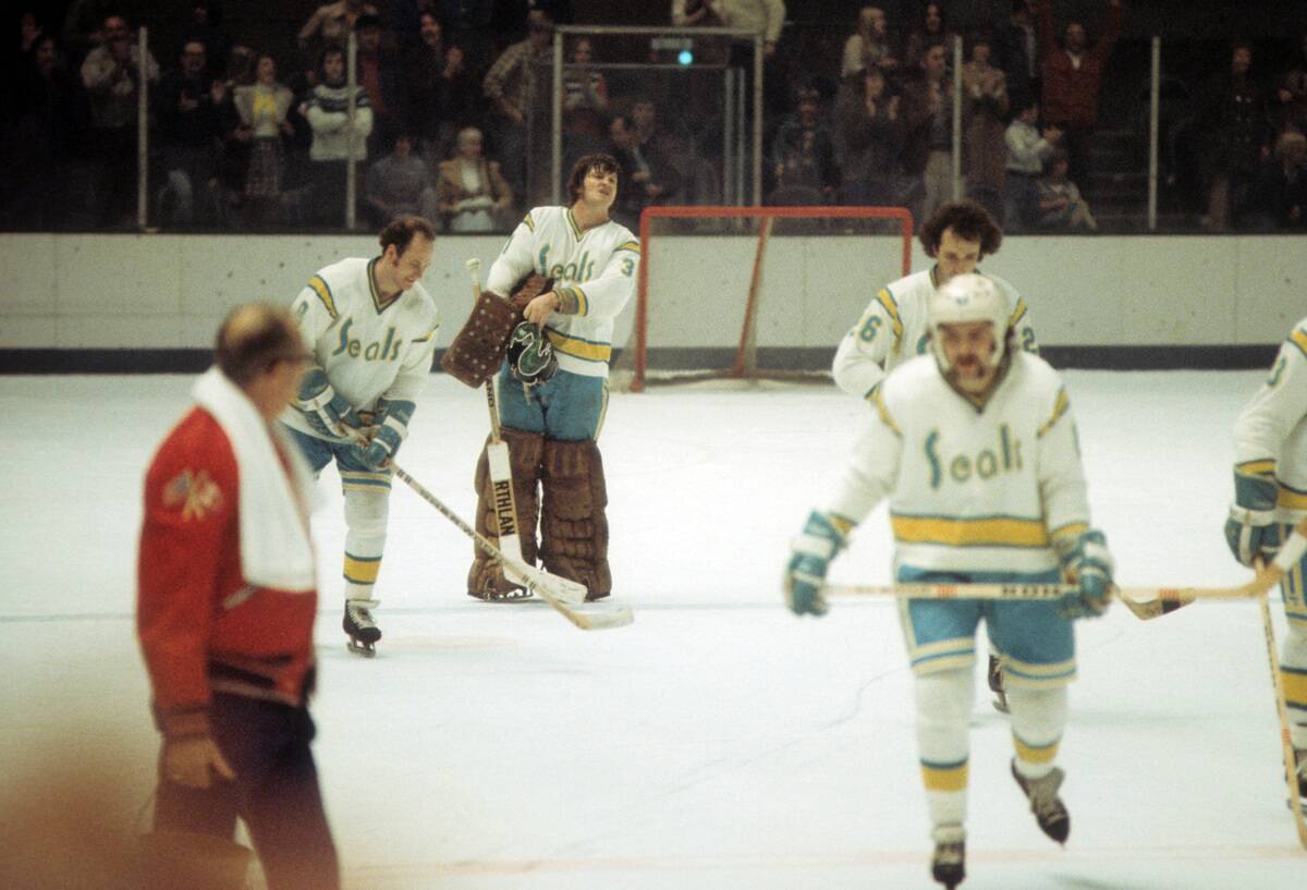 Montreal Canadiens v California Golden Seals