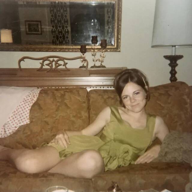 posing-for-my-boyfriend-after-our-high-school-dance-1970-v0-72ma8lf0mbhe1