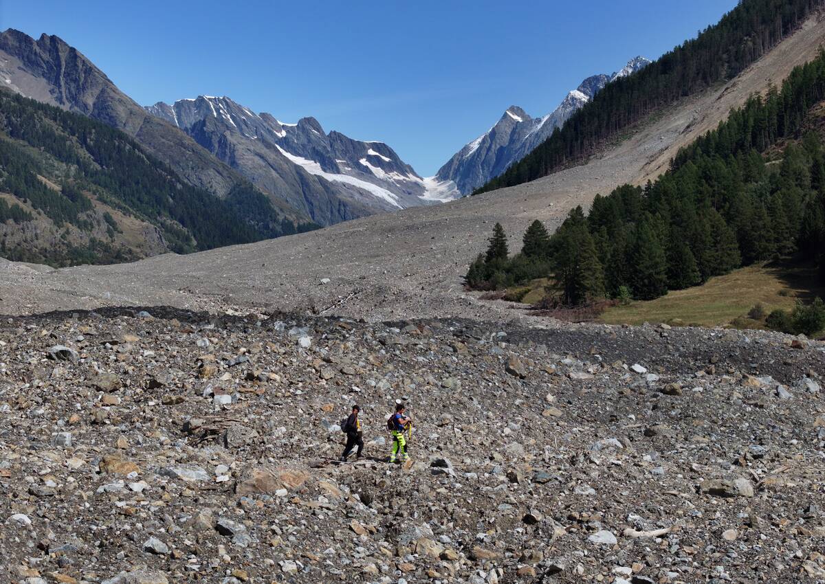 Scientists Analyze Deposit of Blatten Landslide