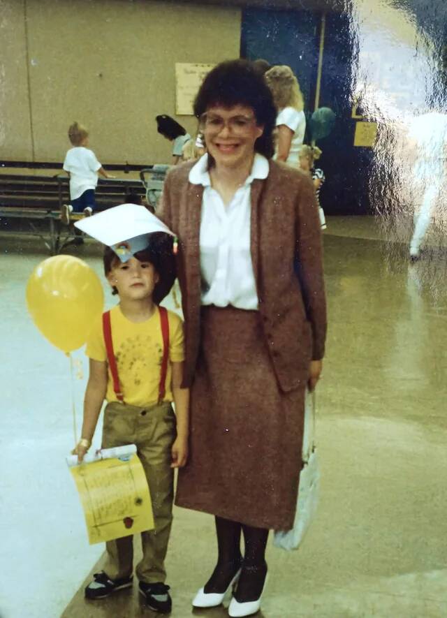 since-everyone-is-posting-their-moms-in-bikinis-for-some-v0-r046tzz2qs0f1