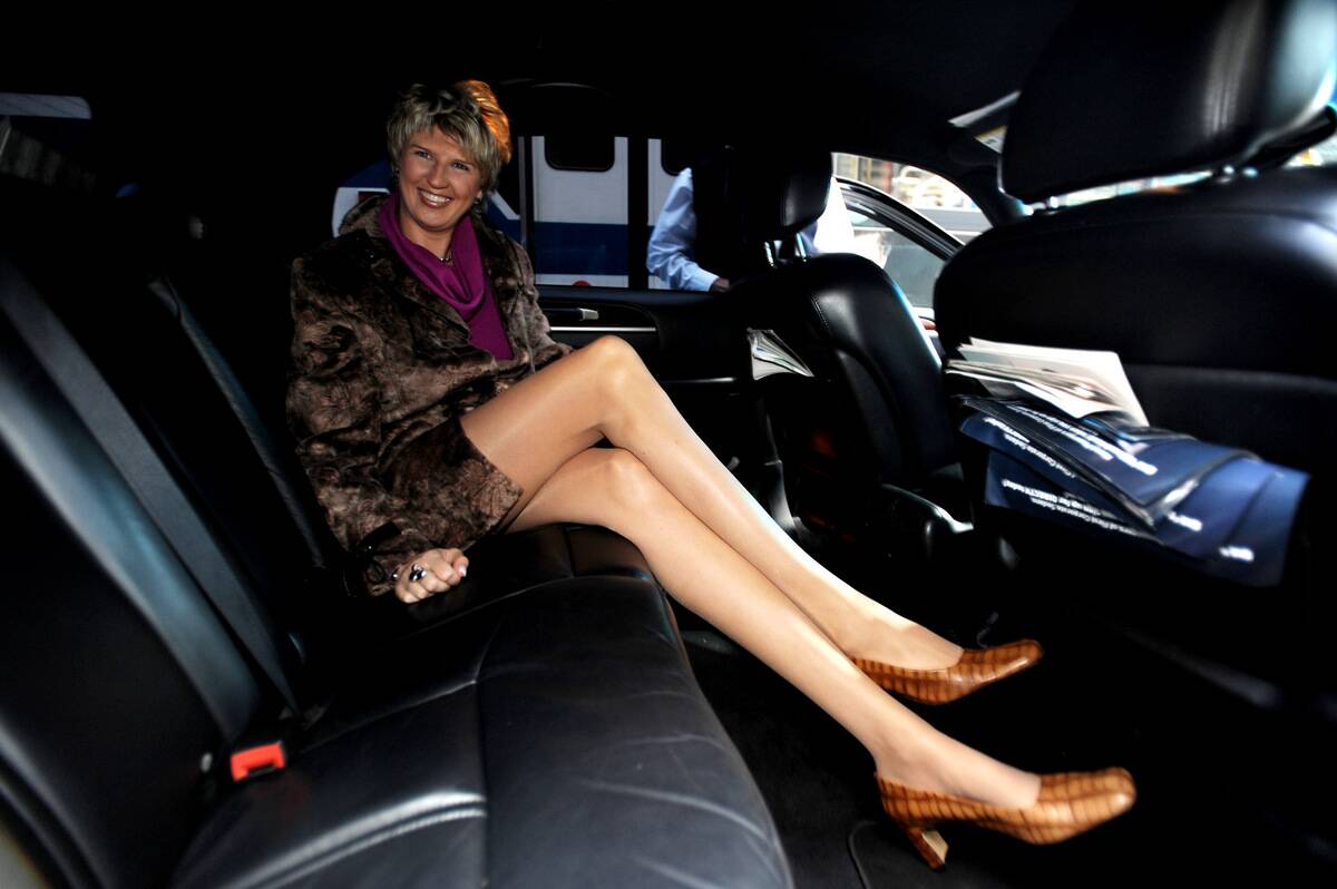 Svetlana Pankratova, in Times Sq. to recieve Guinness world