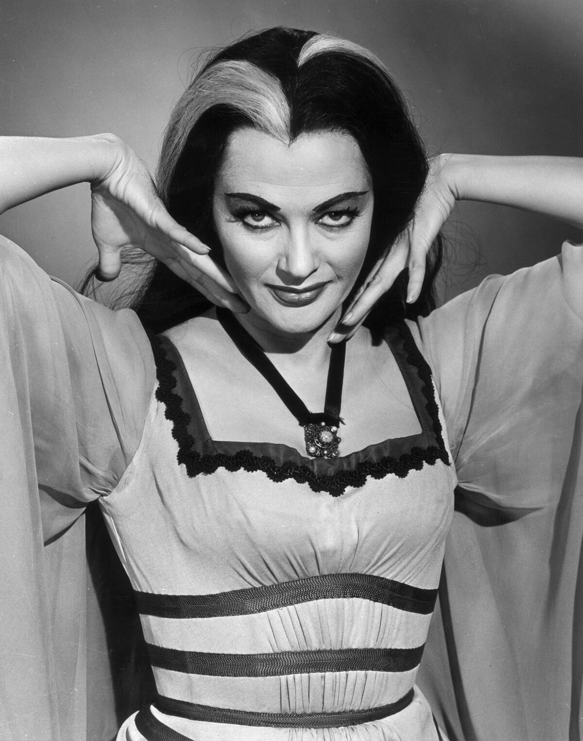 the-munsters_ZSrbt7