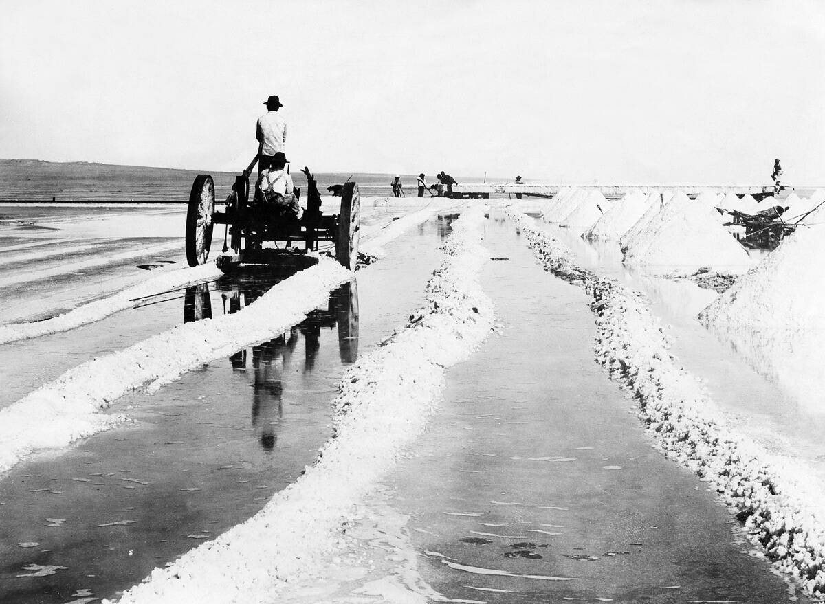 USA - Kalifornien California: Salton Sea - Salt harvest - Published by: 'Berliner Illustrirte Zeitung' 1908Vintage property of ullstein bild