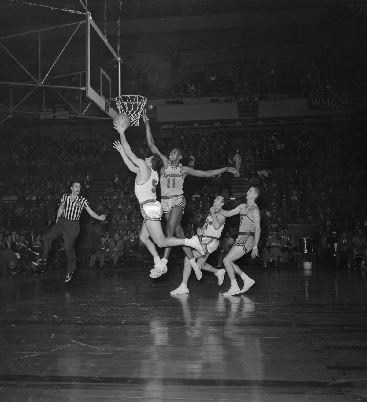 Basketball Game Between Philadelphia and Syracuse