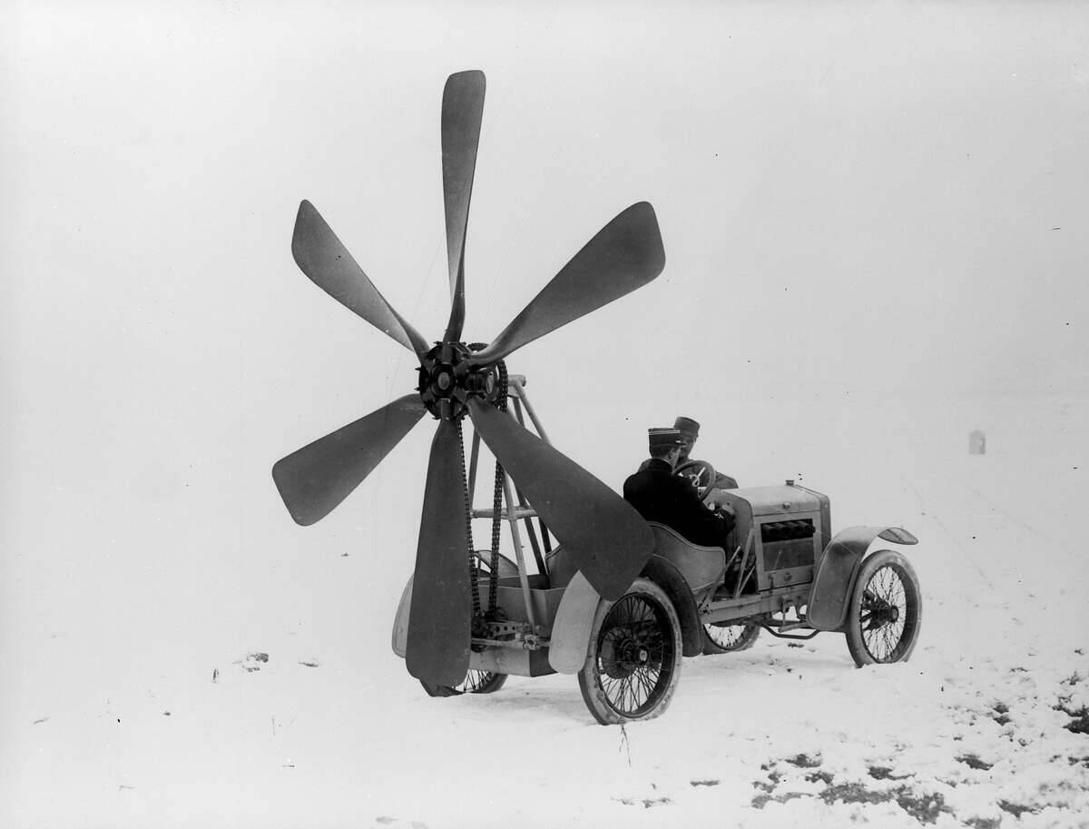 Car with an air drive