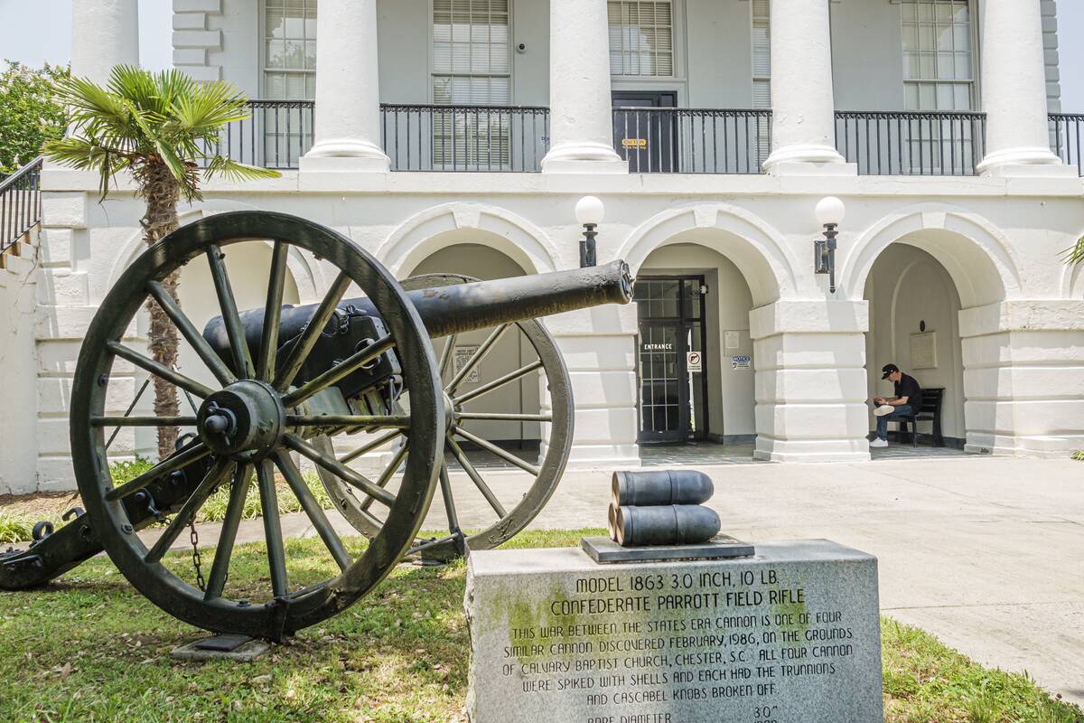 Chester, South Carolina, Confederate cannon, Parrott field rifle, Civil War monument, county courthouse