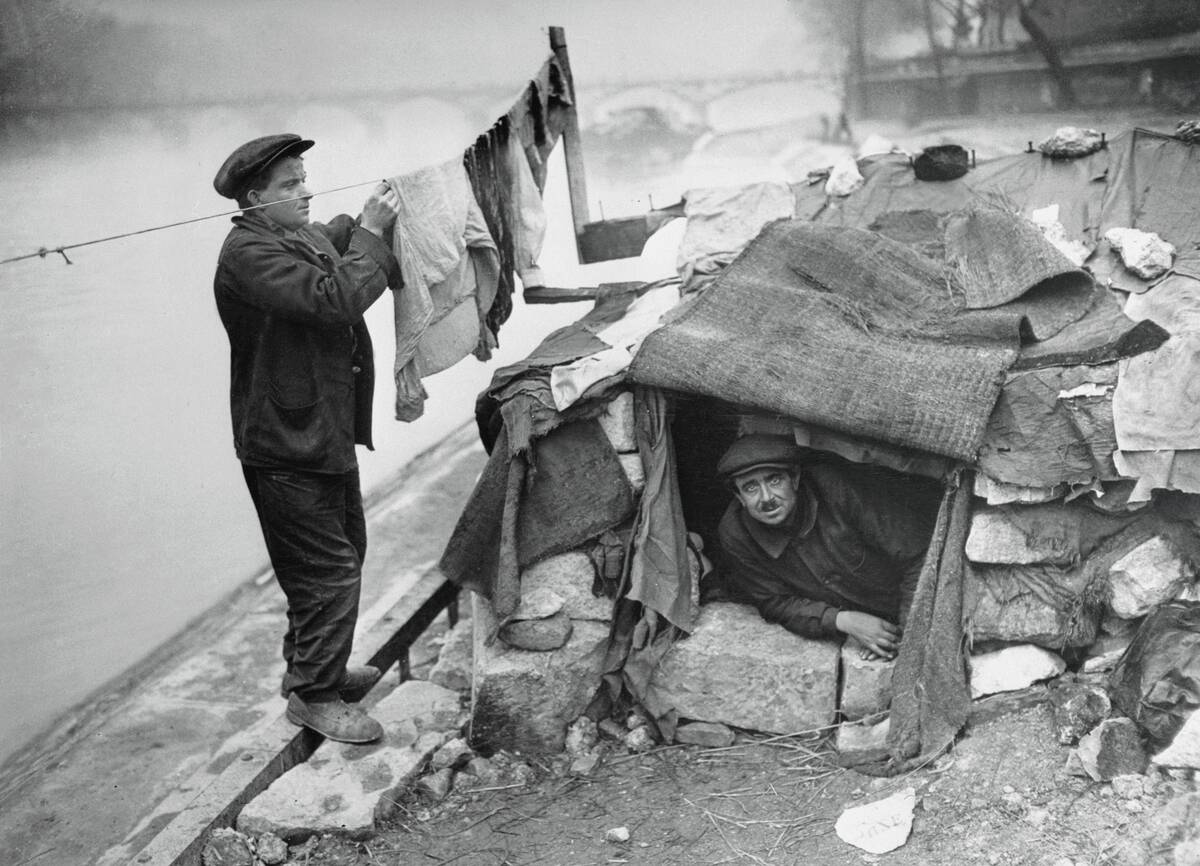 Seine Philosophers Hanging Laundry