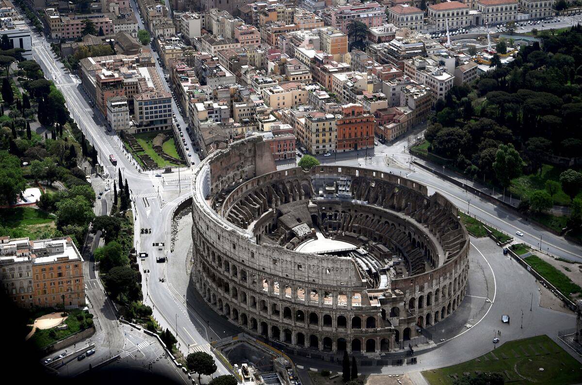 TOPSHOT-ITALY-HEALTH-VIRUS-MAYDAY-HERITAGE