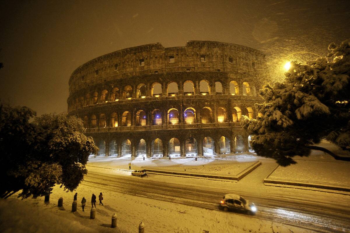 TOPSHOT-ITALY-WEATHER-SNOW