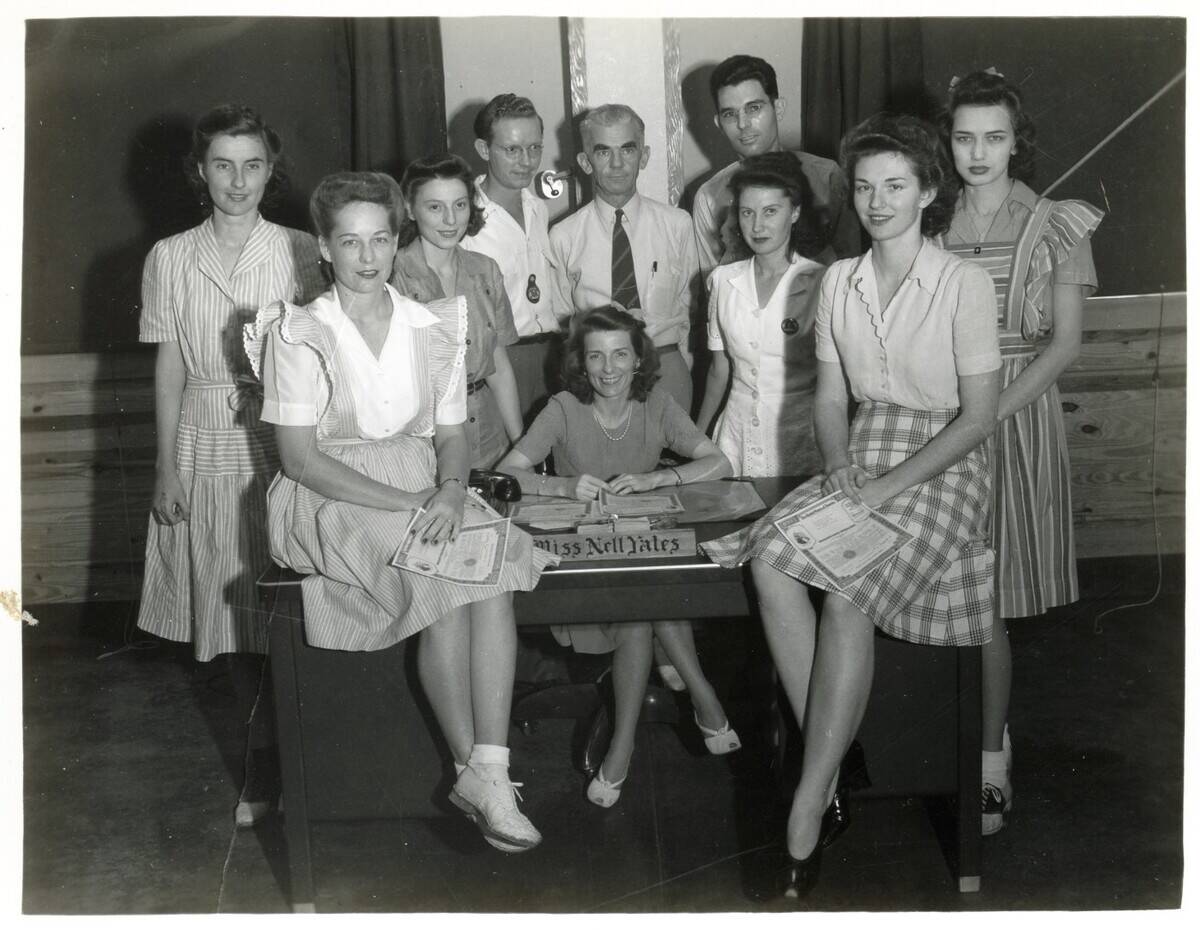 275_War_Bond_sellers,_Tyndall_Field,_Florida_WWII_(5967179755)