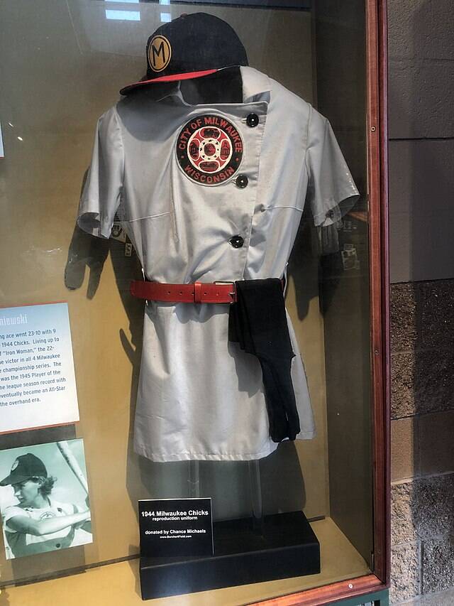 640px-ChicksUniform_MillerPark