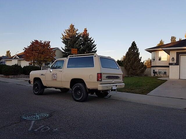 Dodge_Ramcharger_ Flickr_-_dave_7