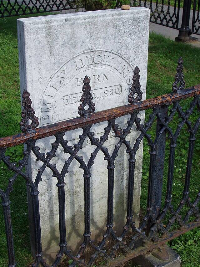 Emily_Dickinson_Grave_ Amherst,_MA