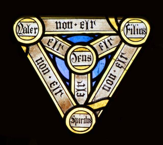 Holy_Trinity_on_stained_glasses