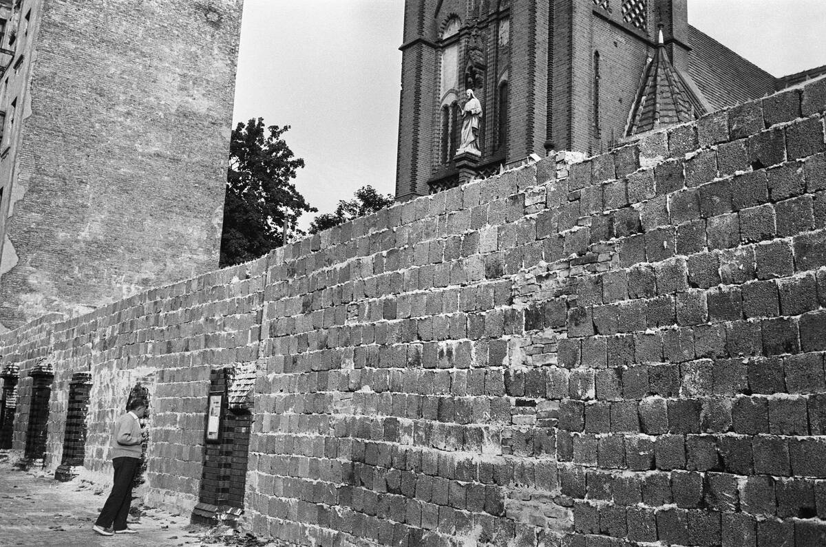 Berlin Wall construction 1961
