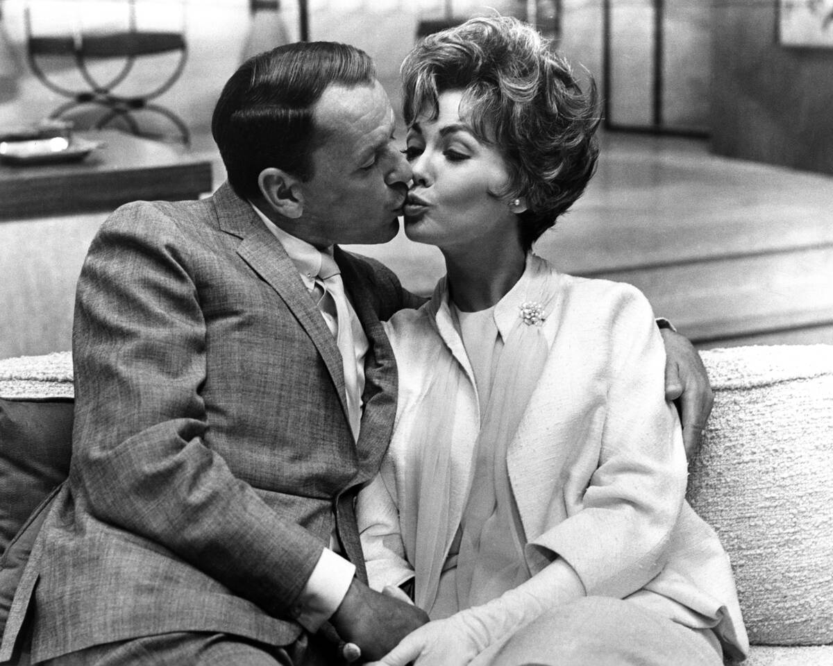 Frank Sinatra as Alan Baker and Barbara Rush as Connie in Come Blow Your Horn