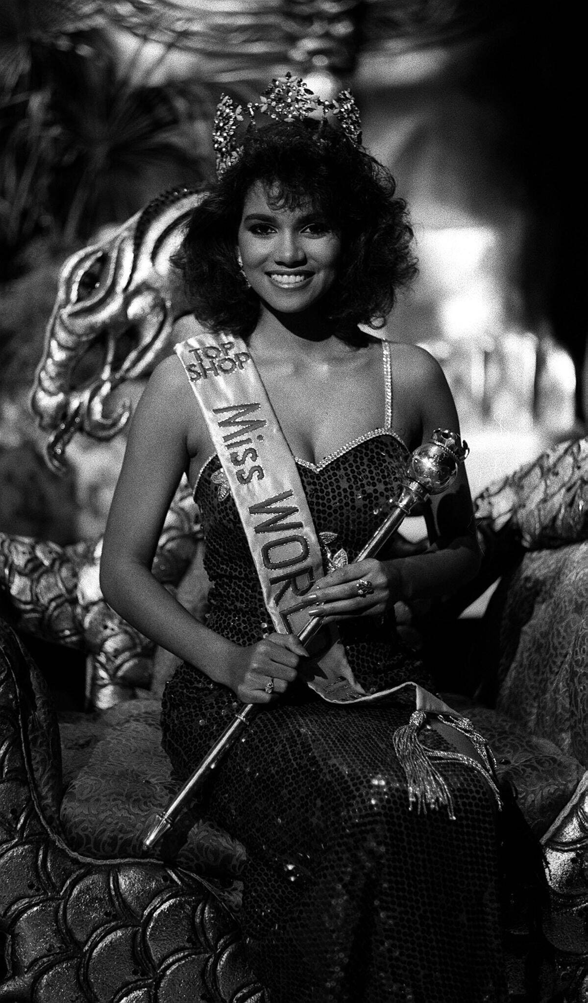 HALLE BERRY : 1986