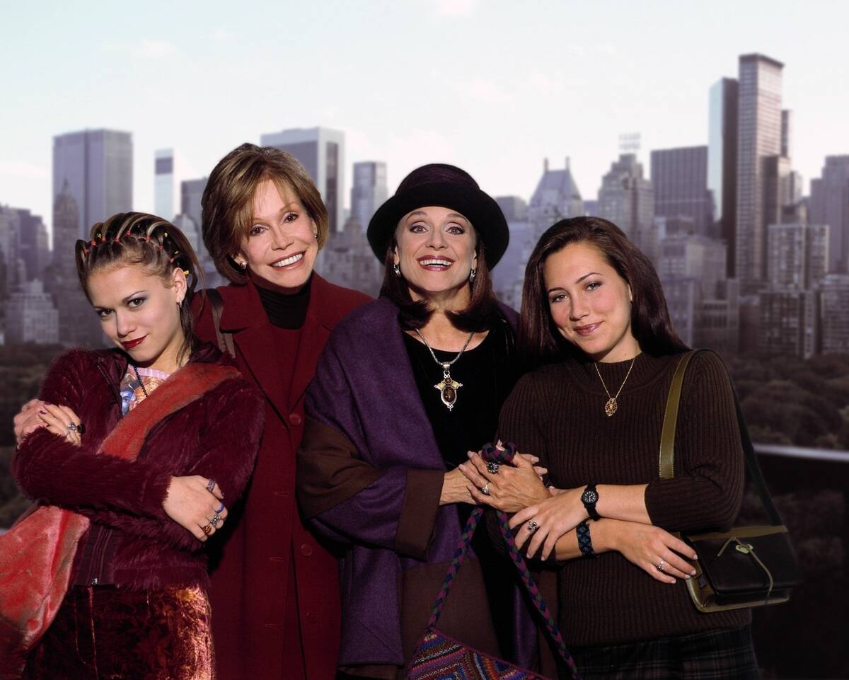 mary-and-rhoda_ZWY4QP