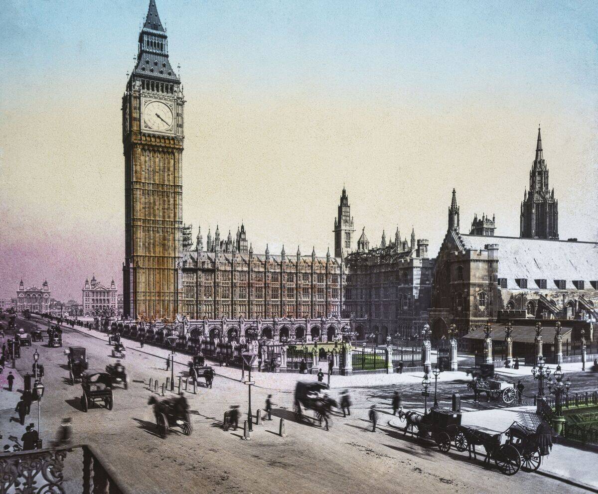The Houses of Parliment looking to Westminster bridge