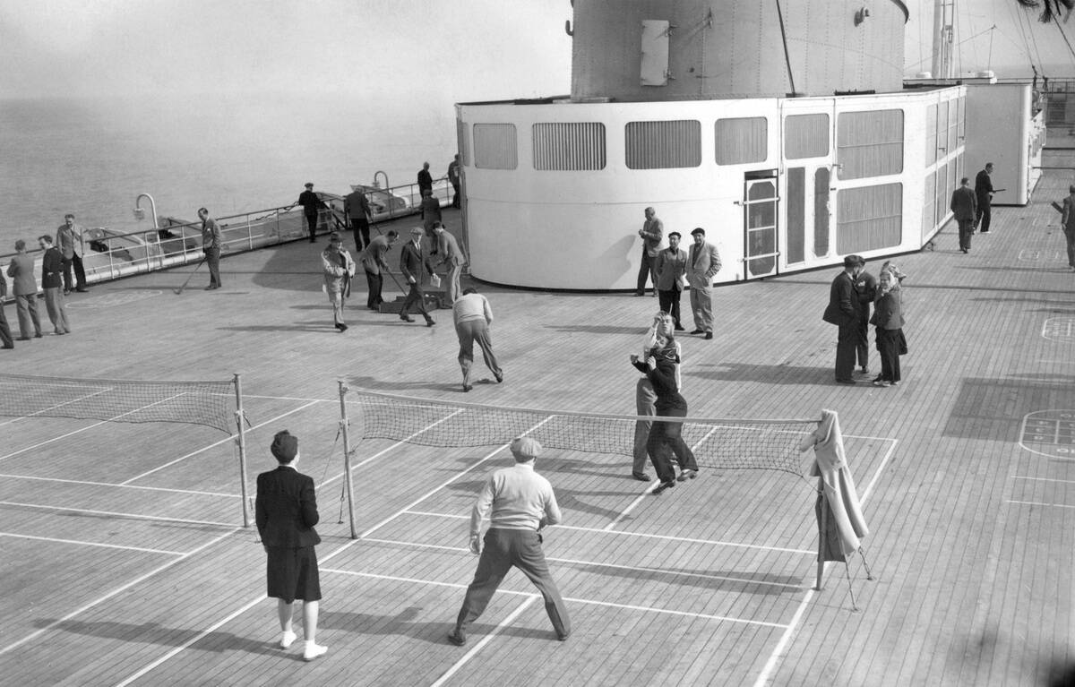 Transport - RMS Queen Elizabeth - Sports Deck