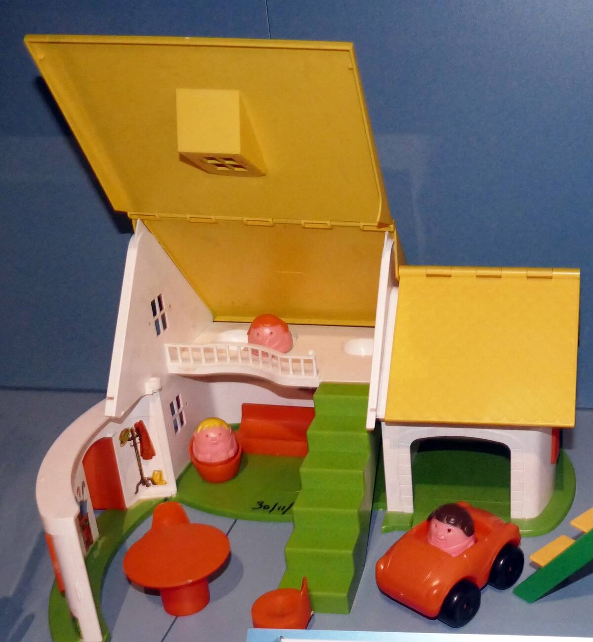 Weebles plastic dolls house and figures.