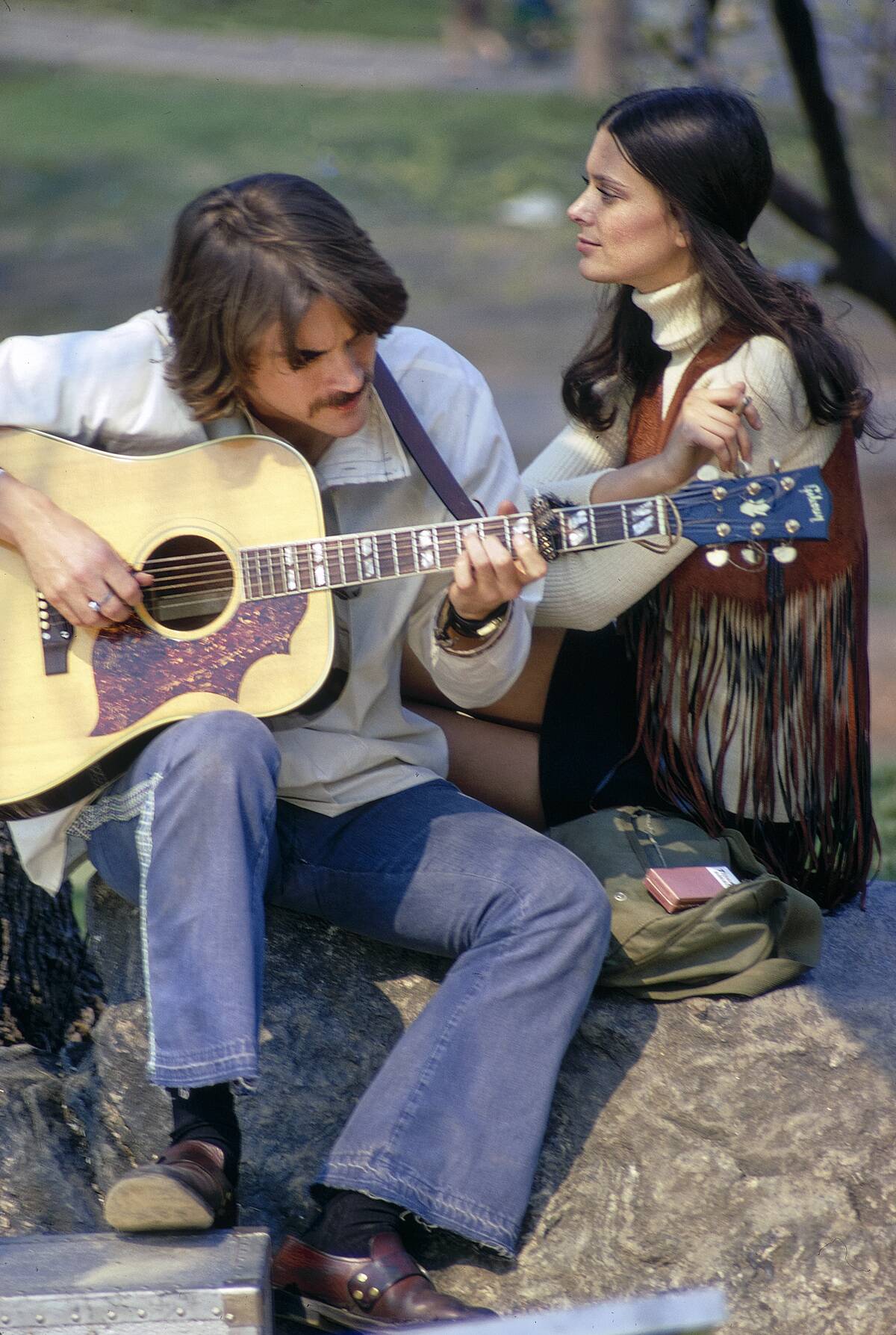 Young Adult Woman listening to Young Adult Man playing Acoustic Guitar, Central Park, New York City, New York, USA, Toni Frissell Collection, May 1970