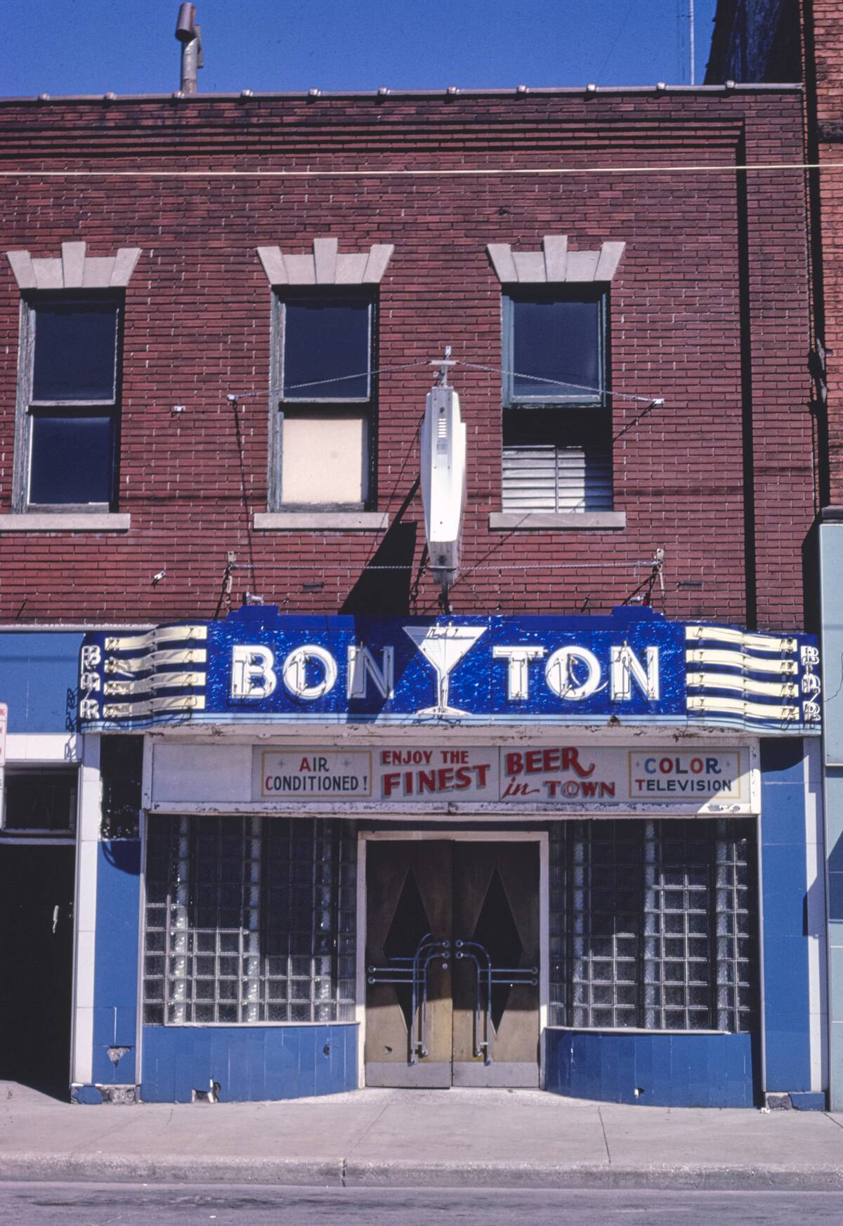 1980s America - Bon Ton Bar, Bay City, Michigan 1980
