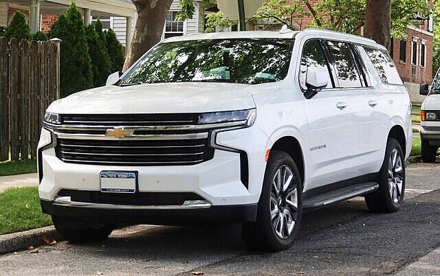 2021_Chevrolet_Suburban_LT,_rear_6.14.21