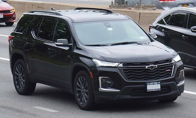 2022_Chevrolet_Traverse_RS_(facelift)